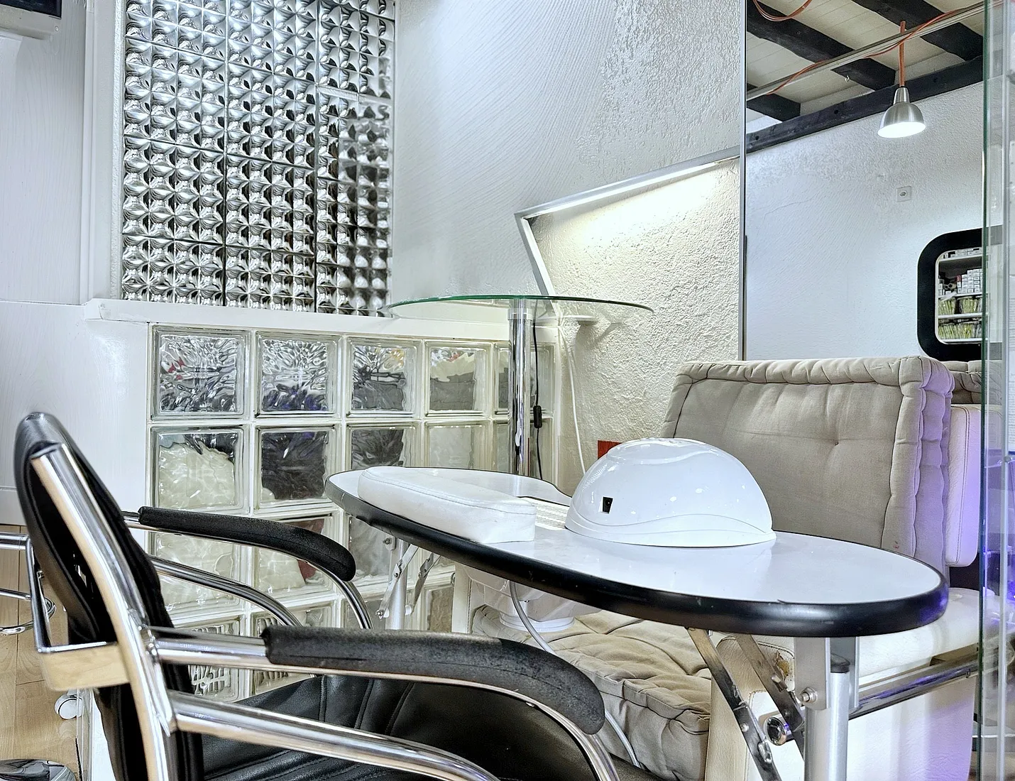 Sekoba Coiffure — détail du salon